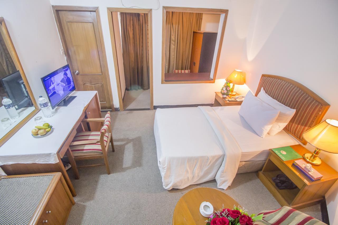 Hotel Swiss Park Дакка Екстер'єр фото