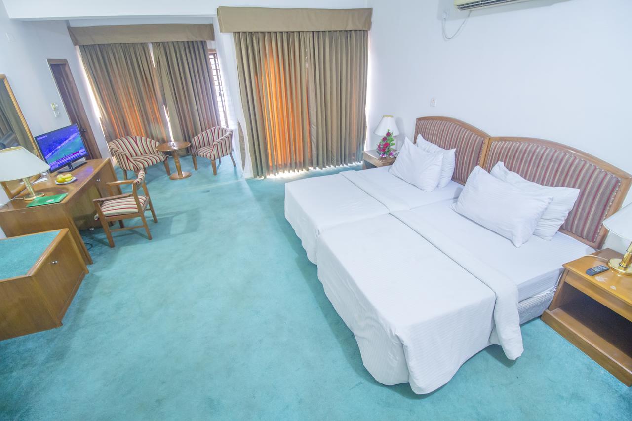 Hotel Swiss Park Дакка Екстер'єр фото