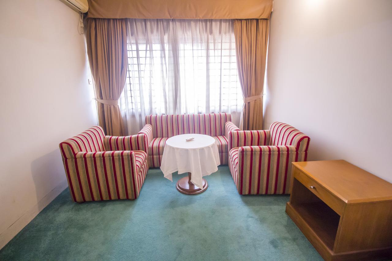 Hotel Swiss Park Дакка Екстер'єр фото