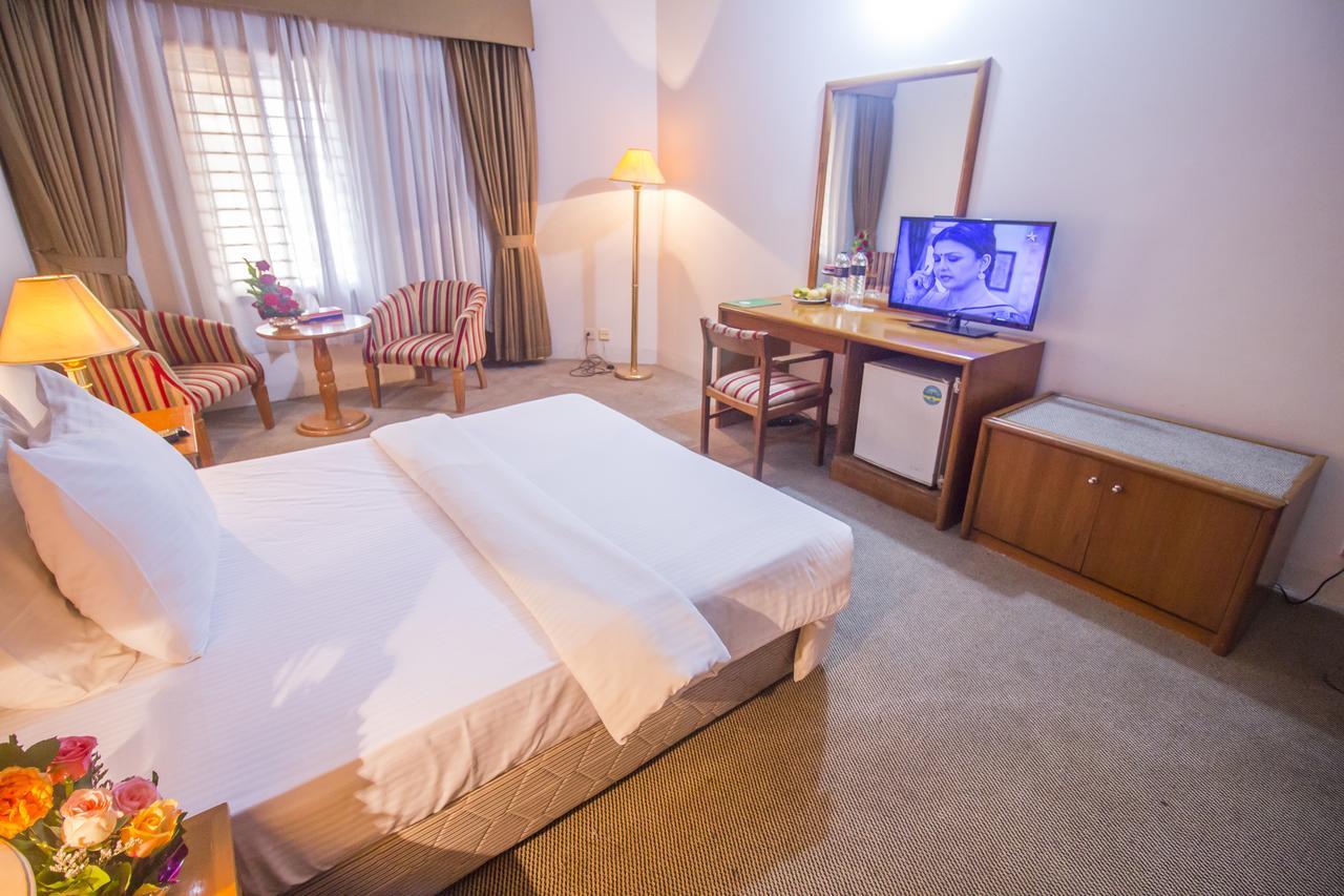 Hotel Swiss Park Дакка Екстер'єр фото